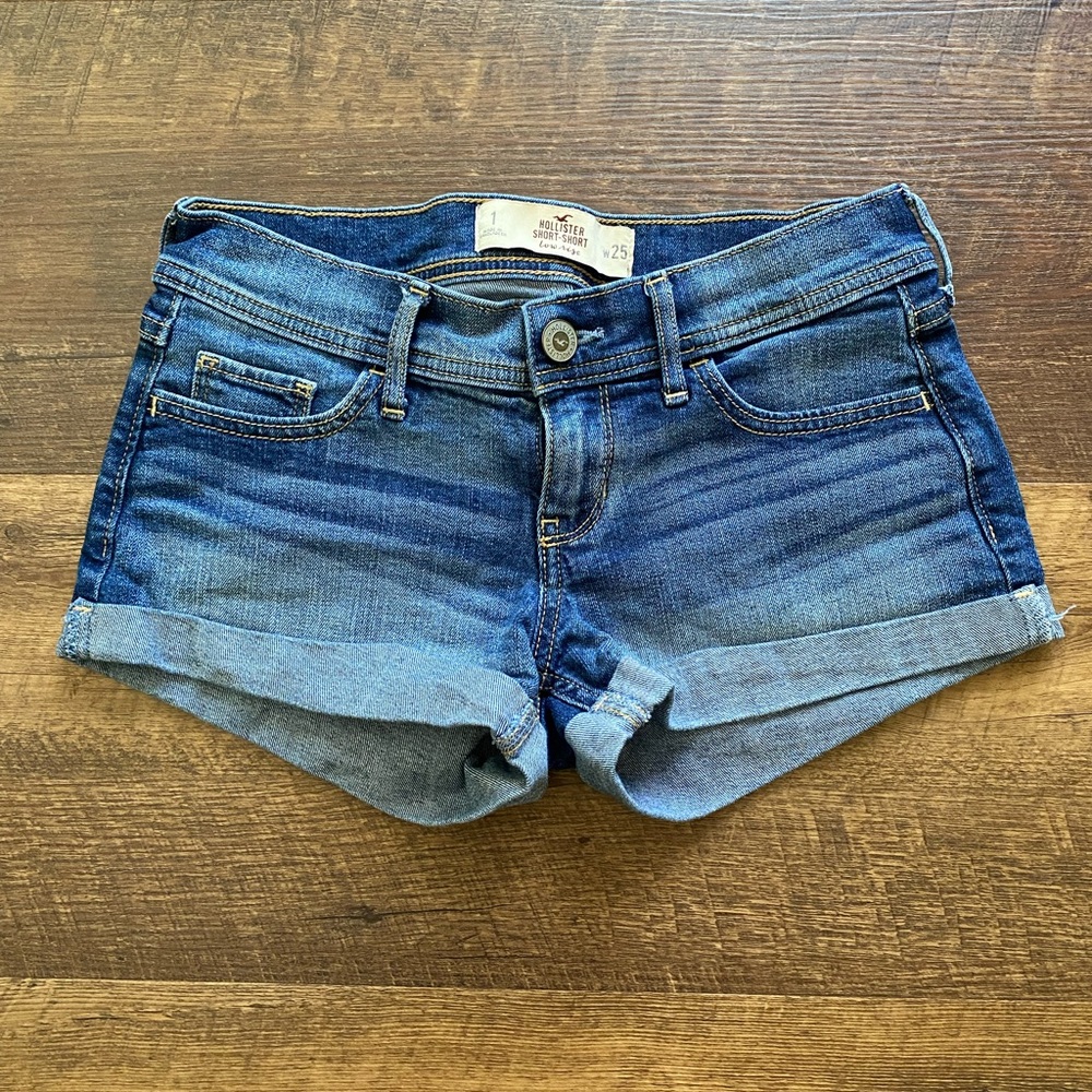 Hollister low rise denim short shorts | size 1/25